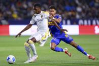 Tigres y Galaxy se guardan todo para la vuelta en Concacaf Tigres y Galaxy se guardan todo para la vuelta en Concacaf