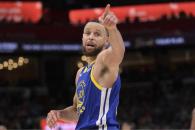 Sale Stephen Curry en una noche... ¡explosiva! ante Grizzlies Sale Stephen Curry en una noche... ¡explosiva! ante Grizzlies