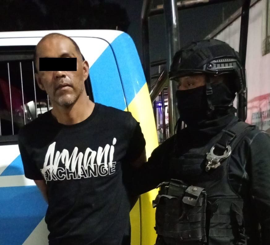 Por presuntamente ir a bordo de una motocicleta robada, un hombre fue detenido por oficiales de la Policía de Monterrey y de la Guardia Nacional, en la Colonia Los Altos.