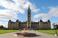 Hombre se atrinchera en el Parlamento canadiense Hombre se atrinchera en el Parlamento canadiense