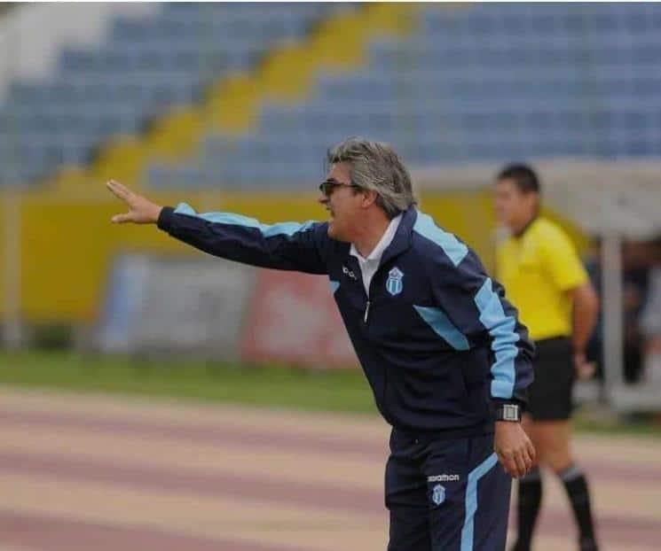 Fallece entrenador en Ecuador mientras dirigía un entrenamiento