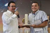 Entregan reconocimiento al pasajero un millón del Tren Maya Entregan reconocimiento al pasajero un millón del Tren Maya