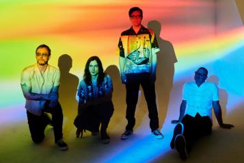 Disparan a esposa de bajista de Weezer tras persecución