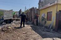 Tiran escombro en el Río Pesquería Tiran escombro en el Río Pesquería