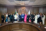 Toma protesta Adrián a las 16 titulares de las Unidades de Género Toma protesta Adrián a las 16 titulares de las Unidades de Género
