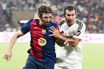 Leyendas del Real Madrid vencen a las del Barcelona