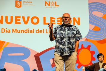 Se encuentran jóvenes de Nuevo León con Benito Taibo