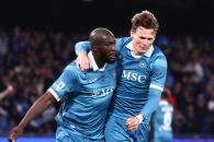 Se pone Napoli a tres del líder Inter Se pone Napoli a tres del líder Inter