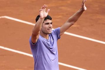 Avanza Alcaraz a octavos en torneo de Barcelona