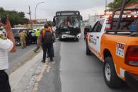 Choque entre camioneta y ecovía deja 8 lesionados en Guadalupe Choque entre camioneta y ecovía deja 8 lesionados en Guadalupe