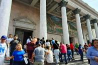 Recorren regios los 7 templos como parte del Jueves Santo Recorren regios los 7 templos como parte del Jueves Santo