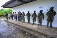 Matan atacantes disfrazados de militares a 12 personas en Ecuador Matan atacantes disfrazados de militares a 12 personas en Ecuador