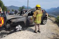 Acaba incendio con camioneta Acaba incendio con camioneta