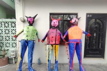 Queman piñatas de aranceles de Trump en la Colonia Obrerista