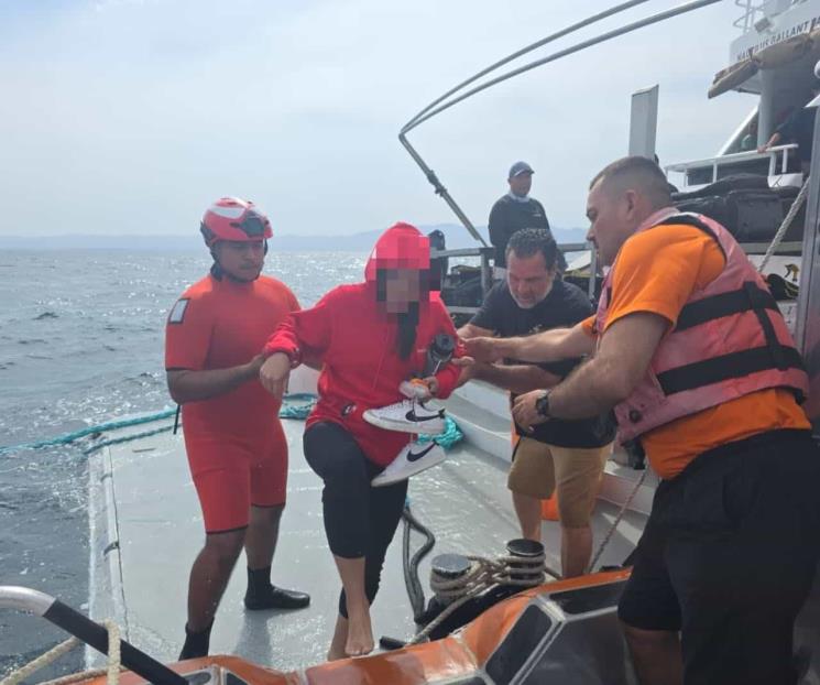 Salva Marina a tripulantes de aeronave en BCS Salva Marina a tripulantes de aeronave en BCS