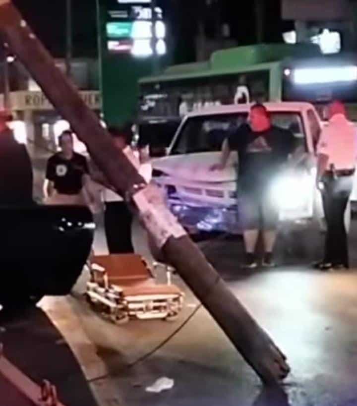 Una persona lesionada y daños materiales, dejó el choque entre dos unidades de las cuales una de ellas salió proyectada y se estrelló contra un negocio, la noche del sábado en el municipio de Juárez.