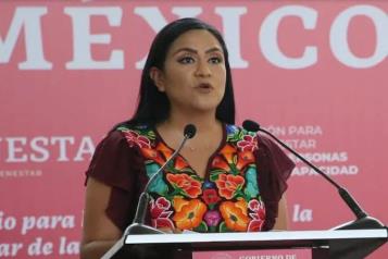Inicia entrega de tarjetas Bienestar a mujeres y adultos mayores