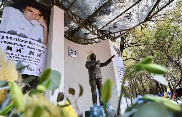 Celebran el Día de José José con cantos y aplausos Celebran el Día de José José con cantos y aplausos