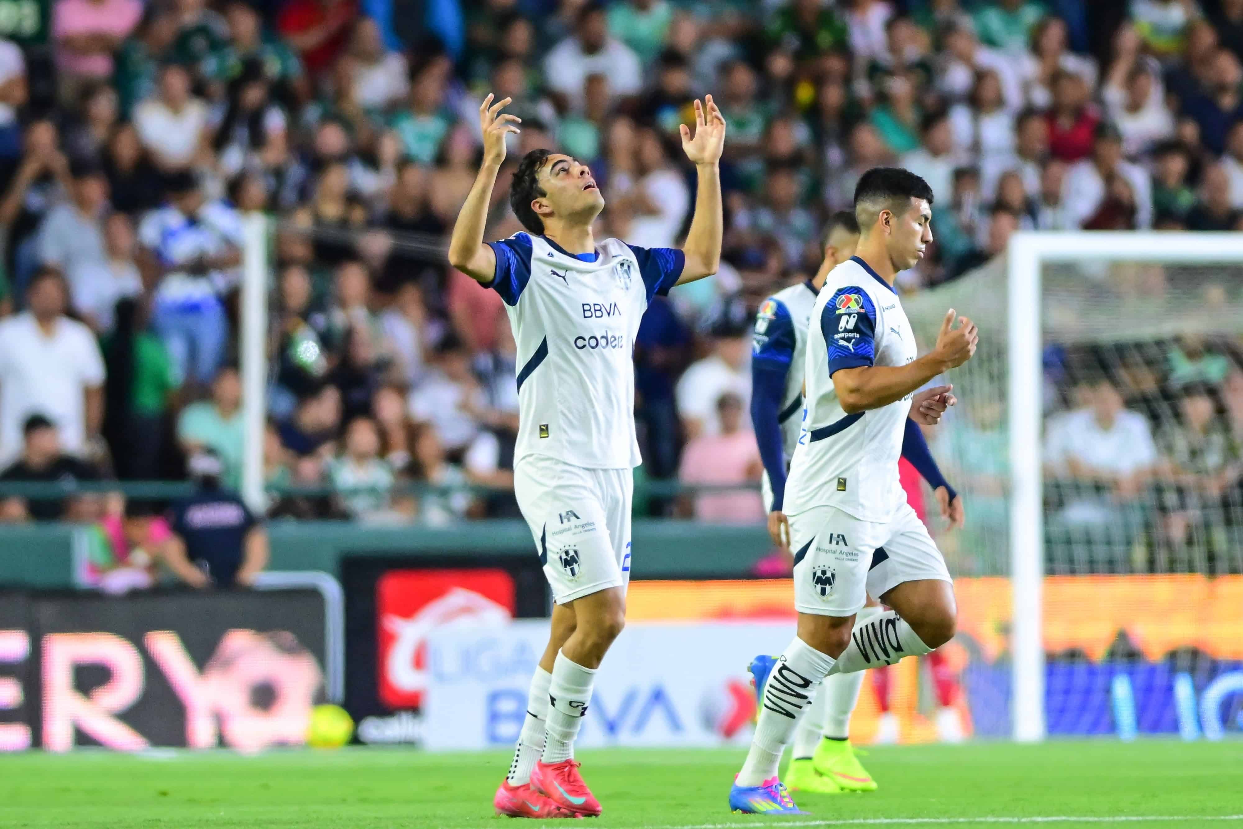 Iker Fimbres hace el 1-0.