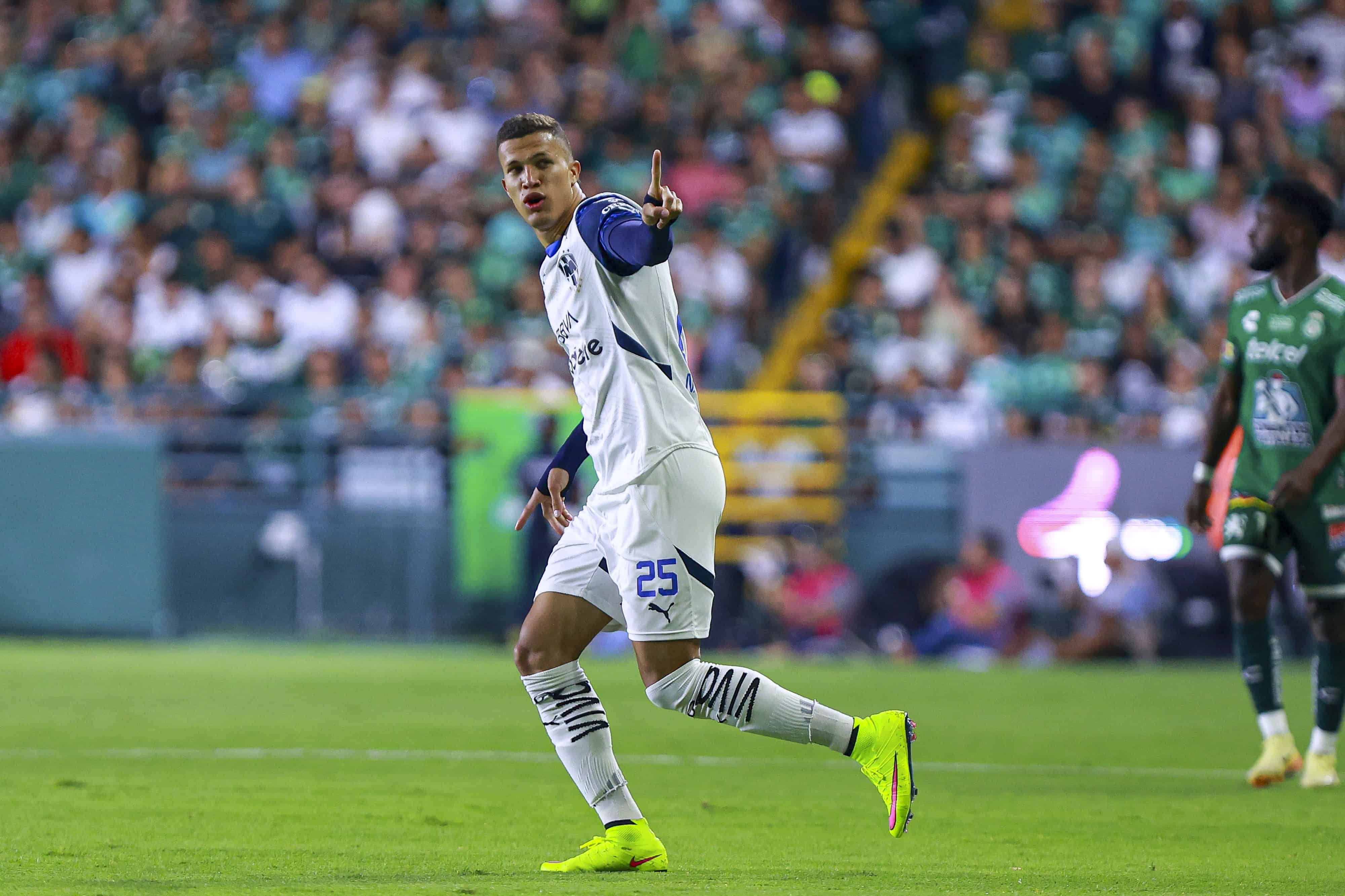 Nelson Deossa hace el 2-0.