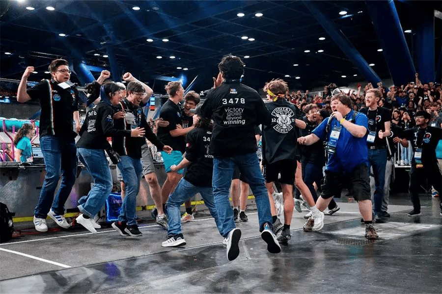 ¡Mexicanos entraron a finales de Mundial de Robótica FIRST! ¡Mexicanos entraron a finales de Mundial de Robótica FIRST!
