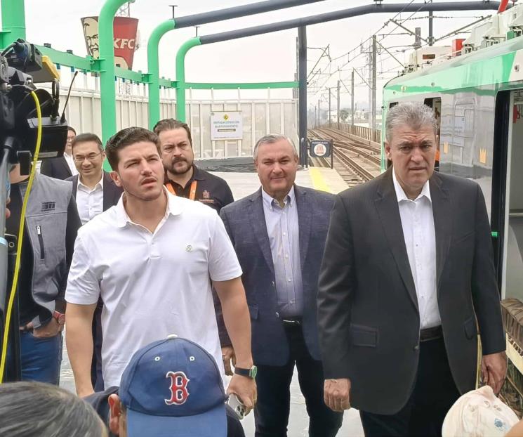Entrega gobernador un nuevo tren de tres vagones para la L1 Entrega gobernador un nuevo tren de tres vagones para la L1