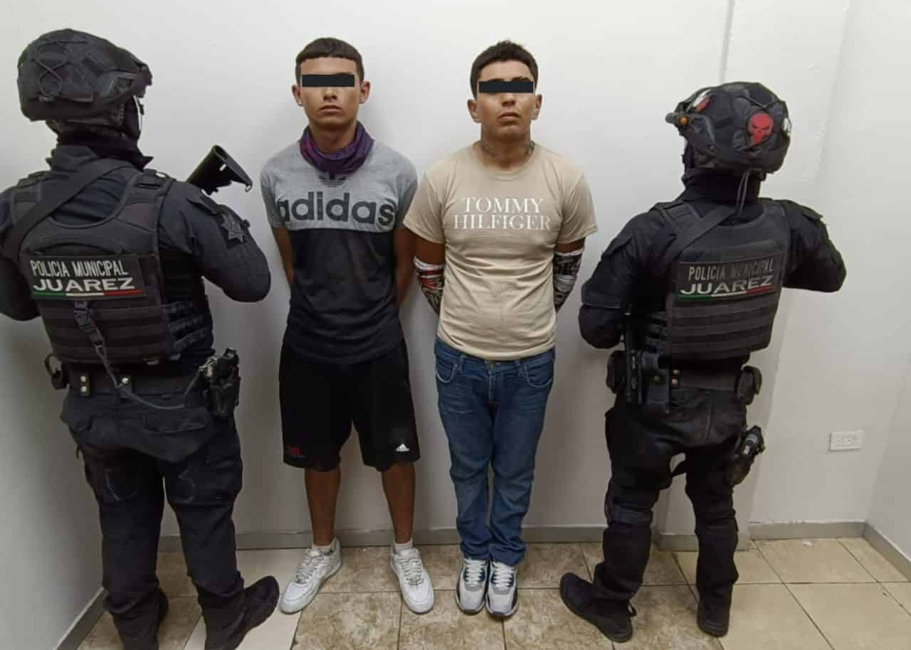 Durante un recorrido de prevención y vigilancia realizado por elementos de la Secretaría de Seguridad y Protección Ciudadana, fueron detenidos dos hombres en la Colonia Los Rehiletes, tras ser sorprendidos en lo que parecía un intercambio de droga.