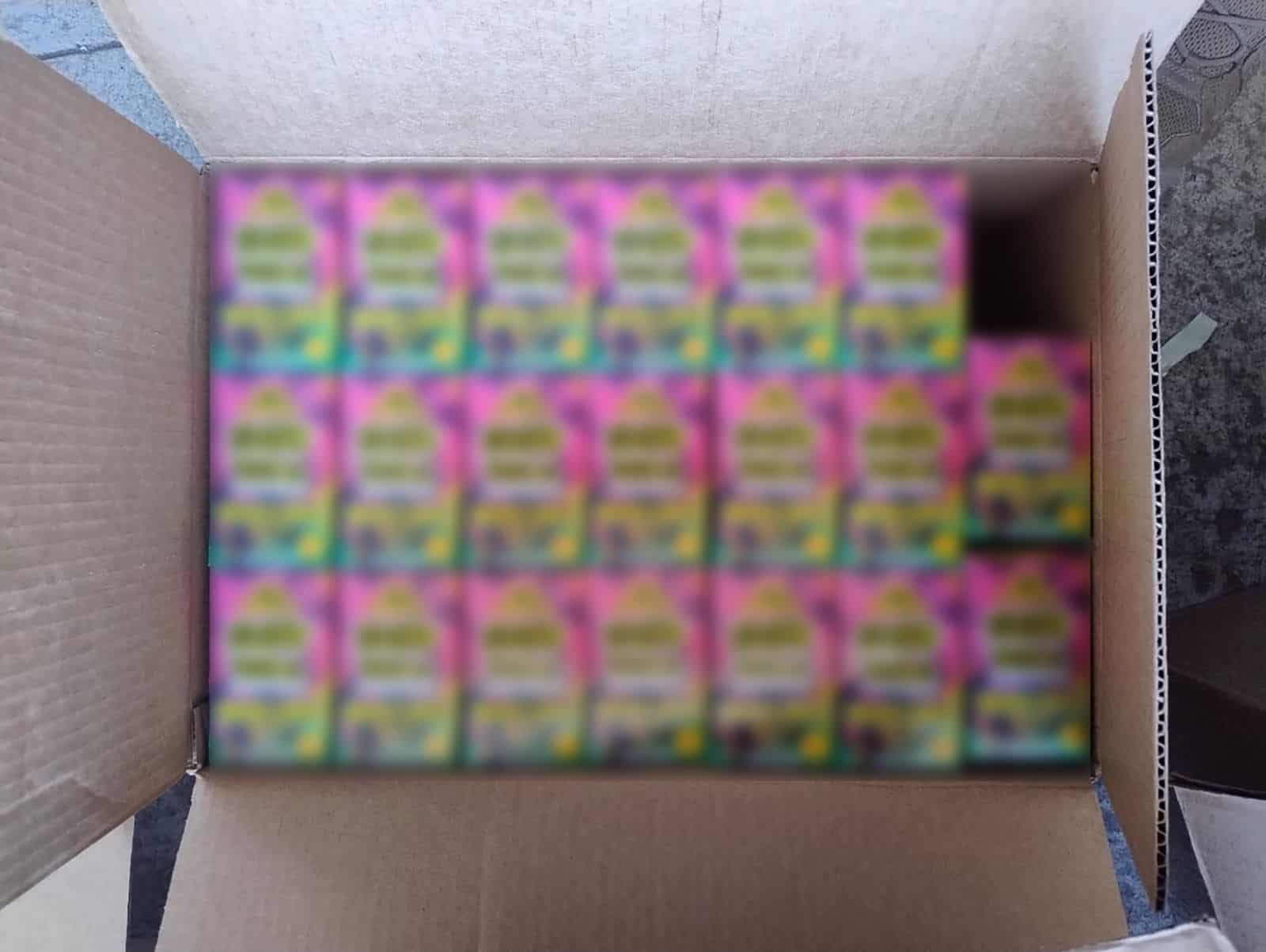 Tras una inspección a ocho tarimas aseguradas en Galeana, la Fiscalía General de la República aseguró 200 cajas con 18 mil cigarros electrónicos y 120 cápsulas vitamínicas y para bajar de pesos.