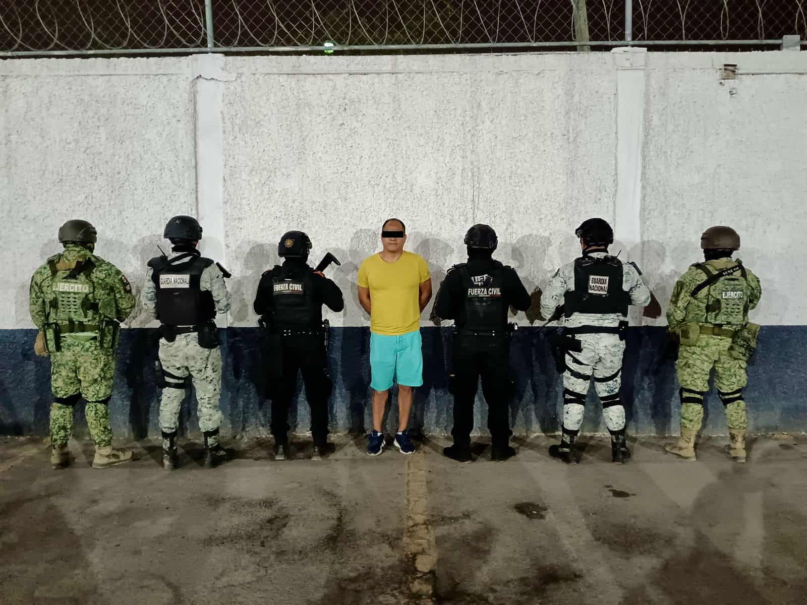 Elementos de la Defensa, Guardia Nacional y Fuerza Civil; efectuaron la aprehensión de un hombreque portaba un bloque de marihuana, en el municipio de Pesquería.