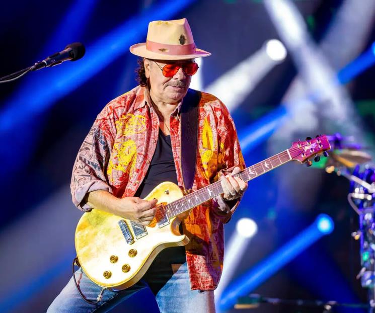 Hospitalizan de emergencia a Carlos Santana Hospitalizan de emergencia a Carlos Santana