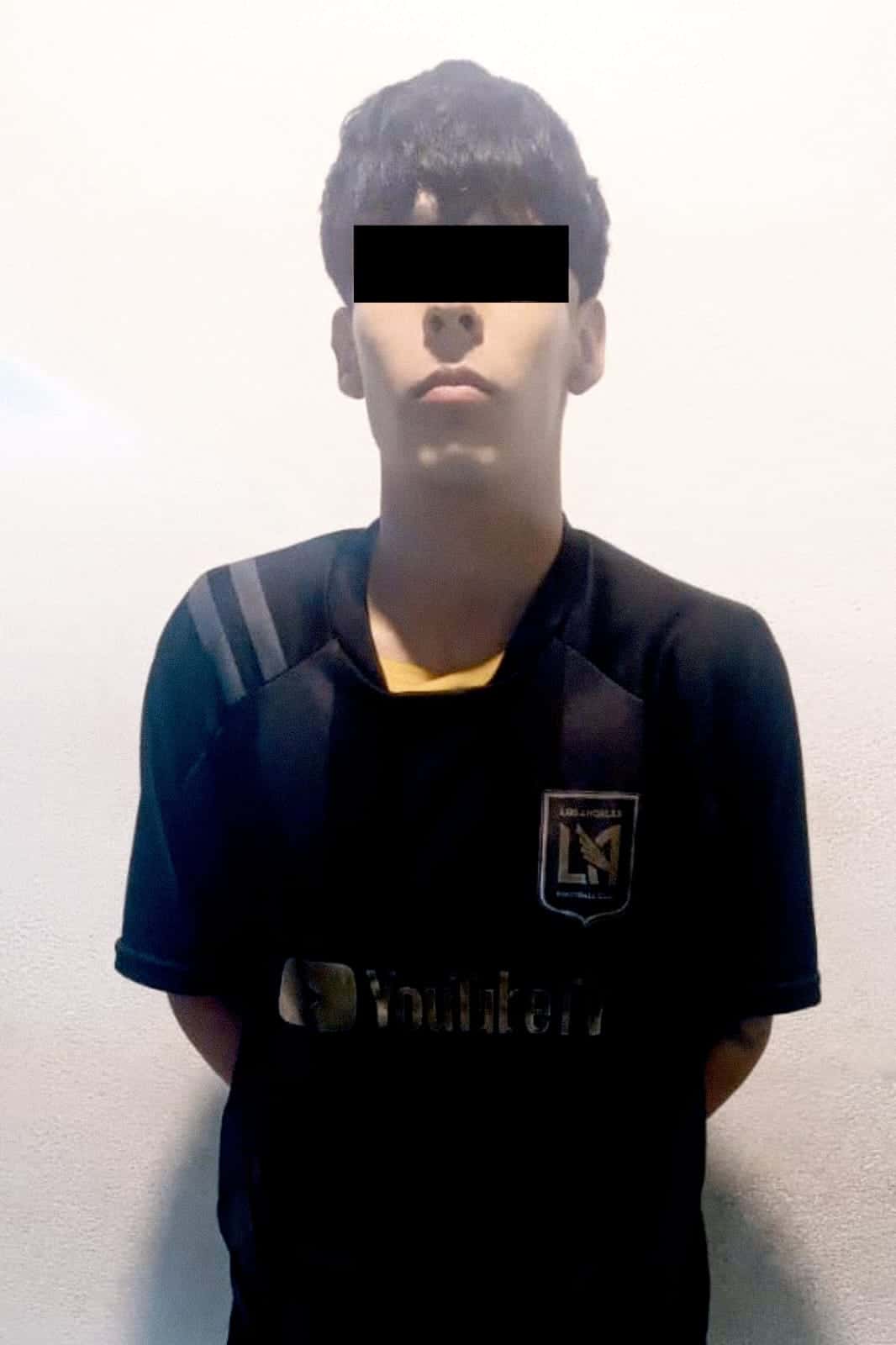 Elementos de la Policías de Guadalupe evitaron un probable ataque cuando detuvieron a un hombre que llegó hasta la casa de su ex novia e ingresó a la sala sin autorización, ayer en la Colonia Mirador de la Silla.