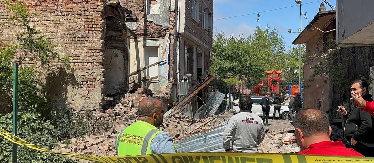 Sacude sismo de magnitud 6 Estambul, con numerosas réplicas Sacude sismo de magnitud 6 Estambul, con numerosas réplicas