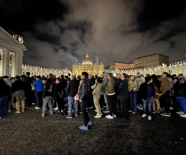 Celebran vigilia multitudinaria en honor al papa Francisco Celebran vigilia multitudinaria en honor al papa Francisco