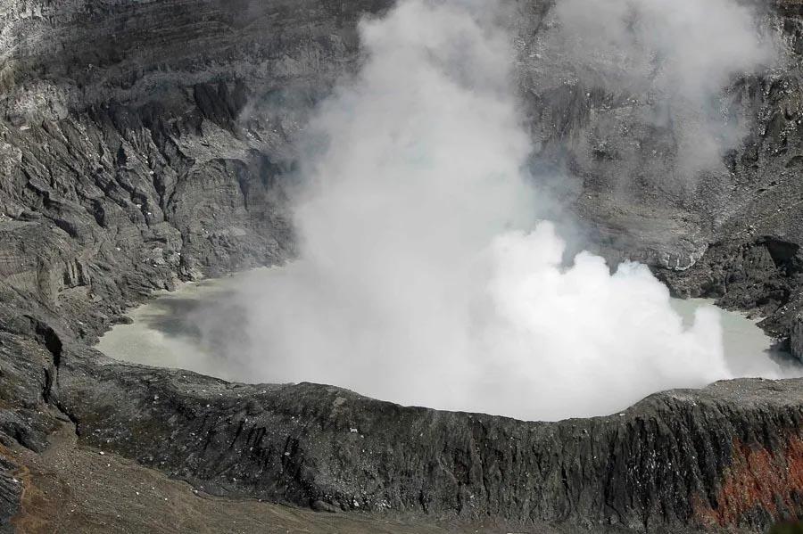 Alerta máxima en Costa Rica por erupciones de volcán Poás Alerta máxima en Costa Rica por erupciones de volcán Poás