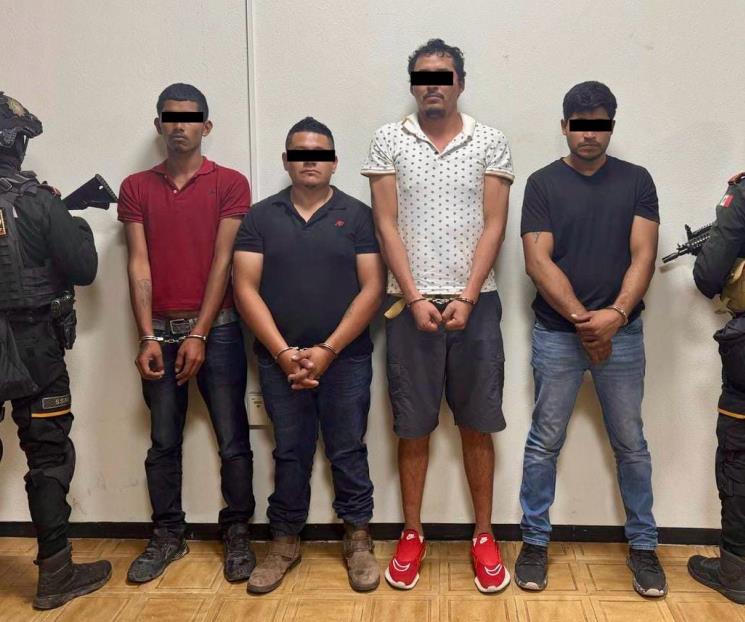 Aprehenden a cuatro hombres Aprehenden a cuatro hombres