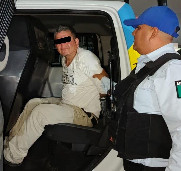 Roba tienda, lo detienen Roba tienda, lo detienen