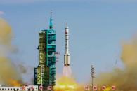 China lanza nueva misión tripulada a su estación espacial