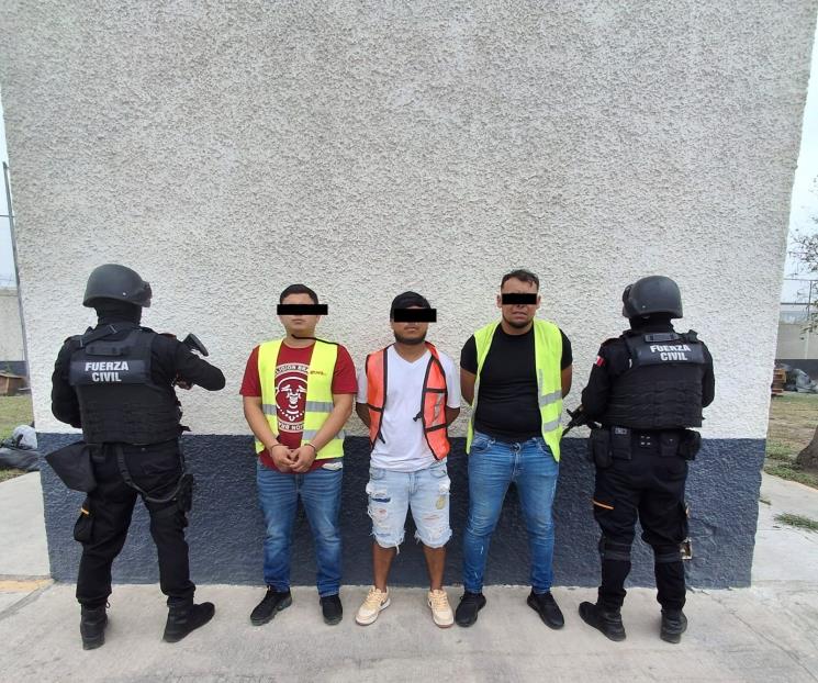 Tres más son detenidos con armas Tres más son detenidos con armas