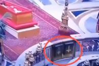 ¿Qué significan las cruces invertidas en capilla del papa Francisco? ¿Qué significan las cruces invertidas en capilla del papa Francisco?