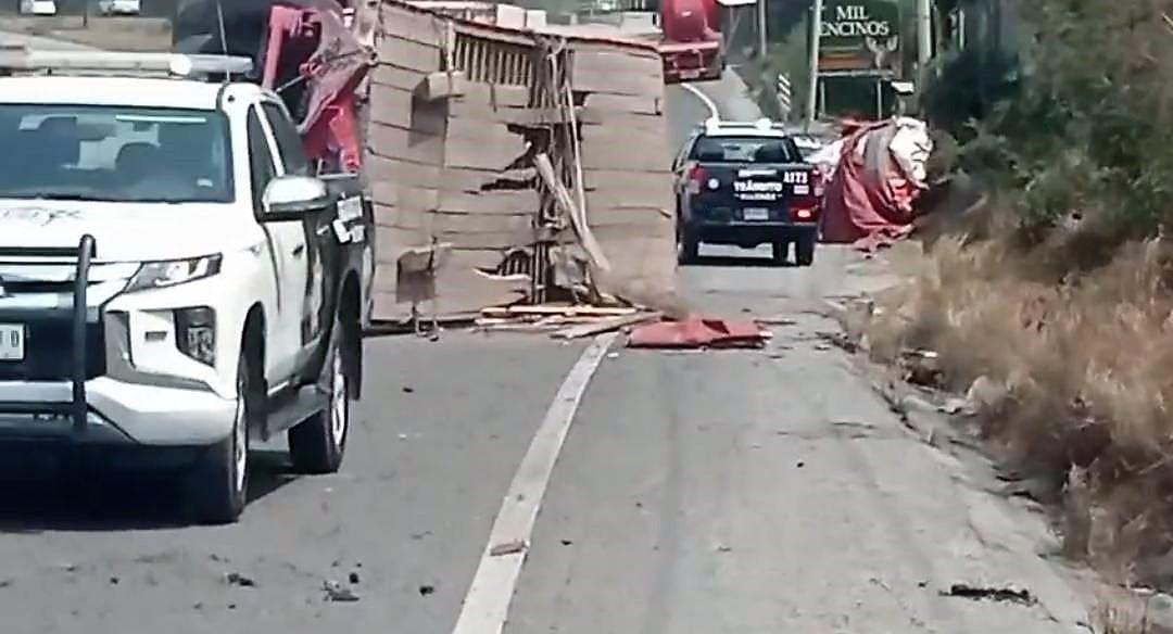 Vuelva tráiler con rollos de acero