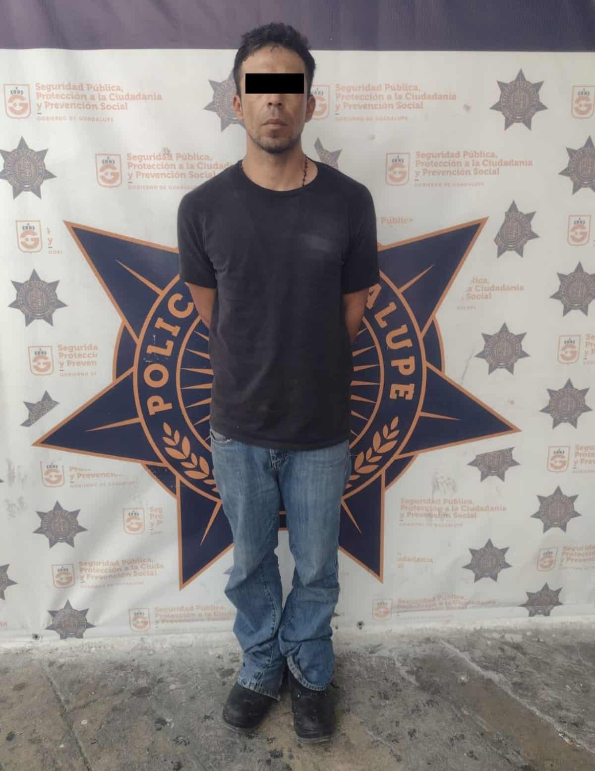 Tras una persecución, policías de Guadalupe detuvieron a un hombre en una motocicleta que presuntamente robó, luego de que la víctima del atraco lo identificó ante las autoridades.