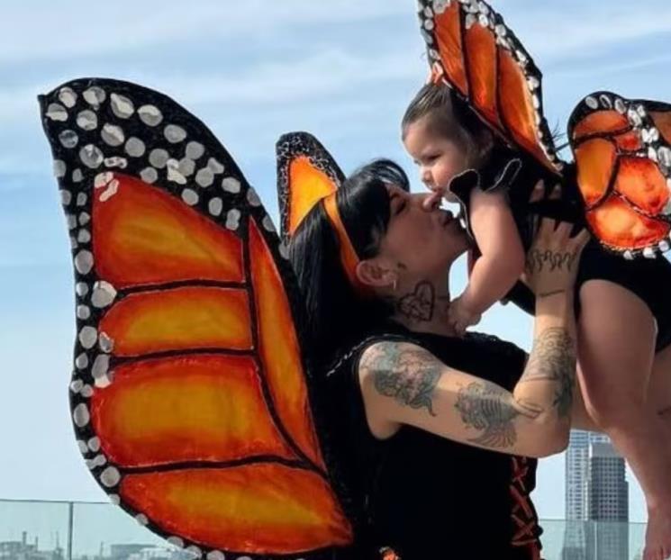 Cazzu confiesa el amor por su hija en el tema Inti Cazzu confiesa el amor por su hija en el tema Inti