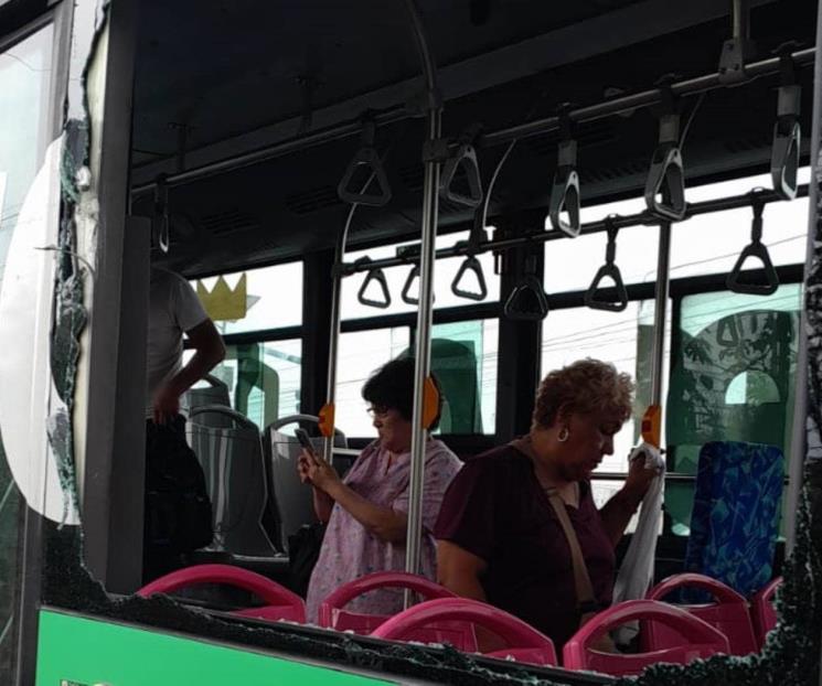 Chocan camiones de transporte y basura Chocan camiones de transporte y basura