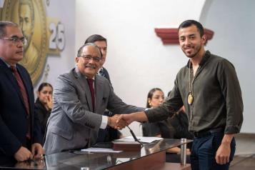 Entrega Mijes la medalla ‘Capitán José de Treviño’