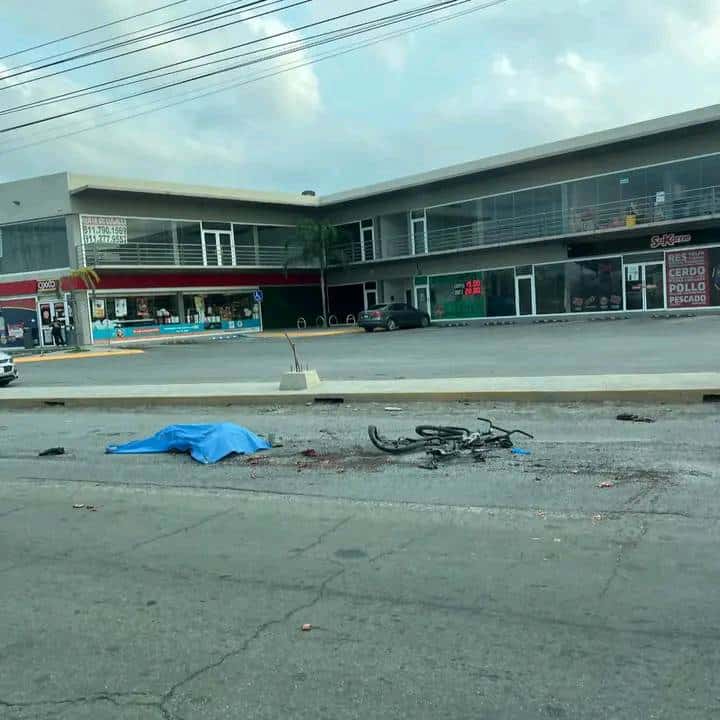Un trabajador de la construcción murió en forma trágica, al ser aplastado por un tráiler que se dio a la fuga, en el municipio de Pesquería, Nuevo León.