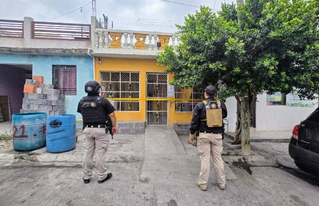 En relación a los ataques contra sucursales de Pollo Loco, la Fiscalía General de Justicia de Nuevo León cateó ayer un domicilio en el municipio de Santa Catarina.
