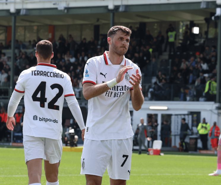 Anota Santiago Giménez en victoria del Milán Anota Santiago Giménez en victoria del Milán