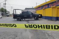 Sorprenden y ejecutan a hombre sentado en sofá Sorprenden y ejecutan a hombre sentado en sofá