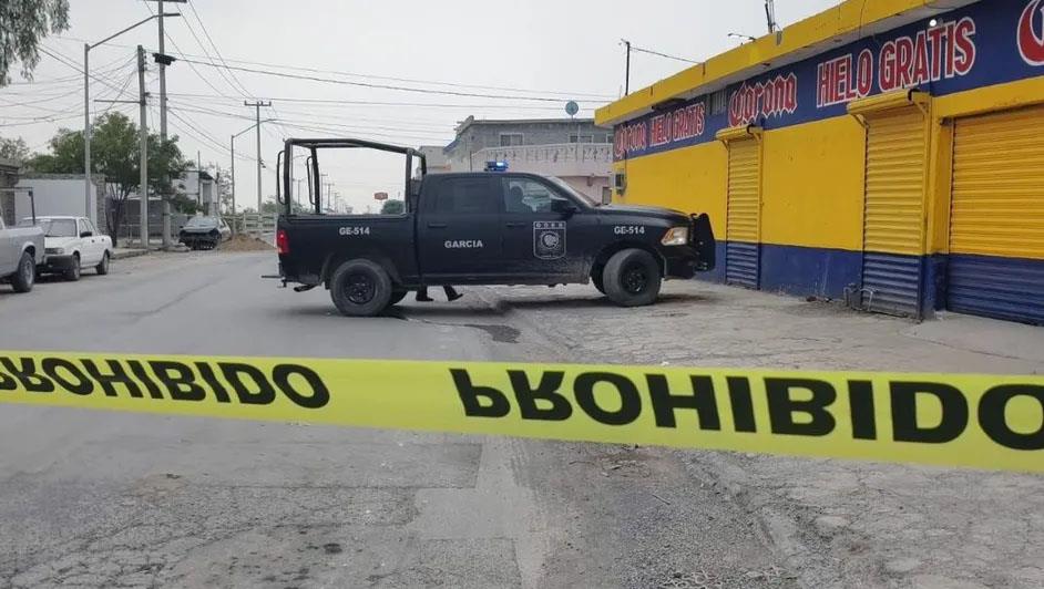 Sorprenden y ejecutan a hombre sentado en sofá
