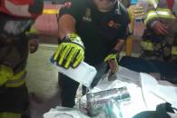 Menor queda atrapado de una mano en máquina para moler carne